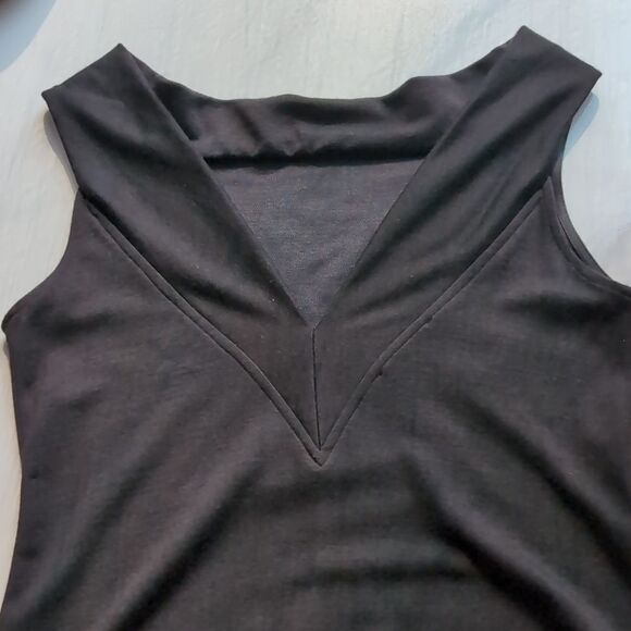 Quin Donnelly Black Cowl Neck Back  Vneck Sleeveless Dress. M - Picture 7 of 11